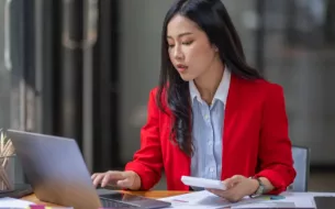 The Two Spreadsheets That Define Every Woman’s Relationship with Money